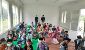 Pendampingan Pembelajaran bagi Anak-anak Dusun  Jantur oleh PMM UMM Kelompok 24