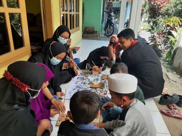 Ramadhan, Mahasiswa UMM PMM 46 Lakukan Daur Ulang sebagai Pengisi Waktu Luang Puasa