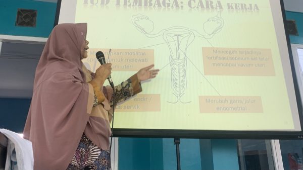 BNNK Malang bersama Mahasiswa UM berikan Edukasi Pencegahan Kenakalan Remaja dan Pernikahan Dini
