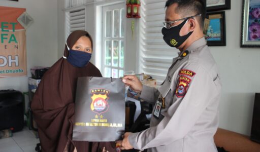 Kapolda Banten Saba Pesantren, Bantu Perlengkapan Alat Sholat ke Pondok Pesantren