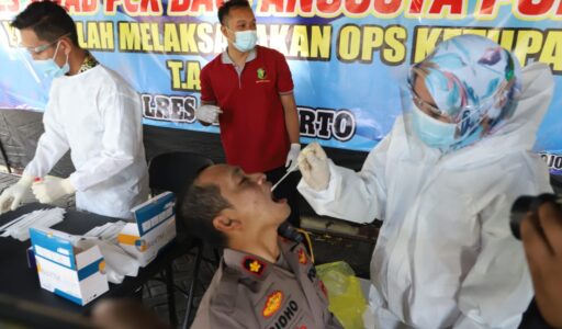 Ratusan Personel Polres Mojokerto Jalani Tes Swab PCR