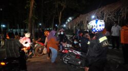 Hari Pertama PPKM Darurat Diberlakukan, Petugas Gabungan Bubarkan Kerumunan di Bojonegoro