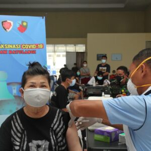 Serbuan Vaksinasi di RS TNI AU Sam Ratulangi, Ramah Bagi Opa dan Oma