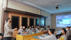 Kapolres Lumajang Berikan Pelatihan Bhabinkamtibmas Penggunaan Aplikasi Silacak dan InaRISK