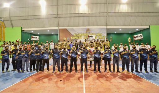Kapolda Jatim Pimpin Upacara Penutupan Pertandingan Olahraga Volley dan Bulutangkis HUT Bhayangkara ke-76