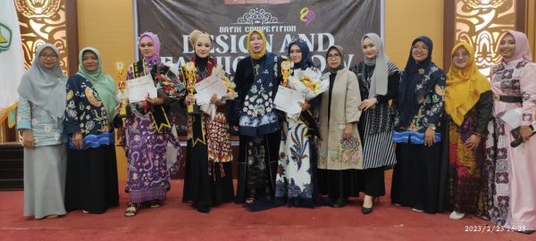 Prodi Ekonomi Syari'ah IAI Tabah Menggelar Perlombaan Desain Batik dan Fashion Show Batik