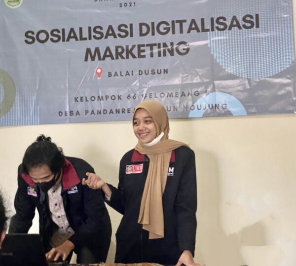 Gelar Sosialisasi Bagi Pelaku UMKM di Dusun Ngujung, Mahasiswa UMM Kelompok 66 Sajikan Tips Digitalisasi