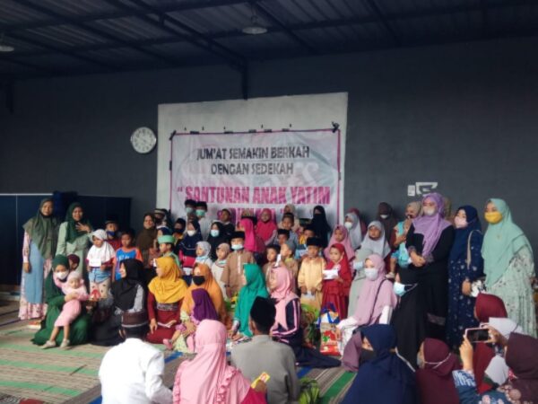Komunitas Sister's Fillah Kabupaten Sumenep Santuni Anak Yatim dan Dhu'afa