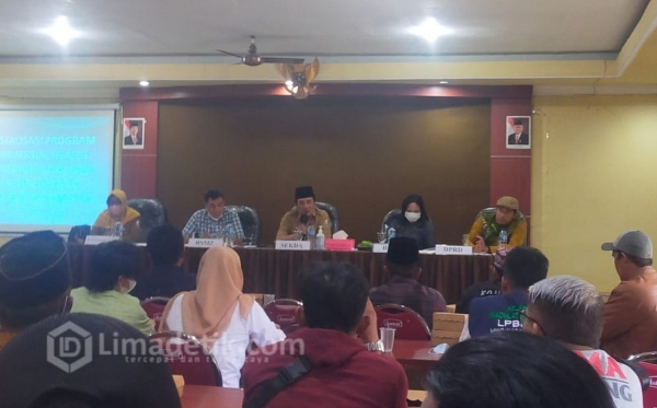 Sosialisasi Program UHC, Direktur RS.Muhammad Zyn Kabupaten Sampang Ajak Media dan LSM